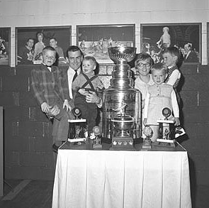 Dave Keon celebrating the cup with his family
